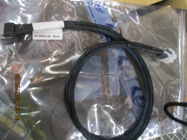 Cable, x8 SFF-8654 to 2x4 SFF-8654 (Slim SAS), 0,65M (analog 05-60004-00 / ACD-60004-ZC)